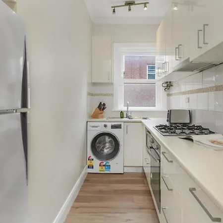 Spacious 2-Bed Apartment In The Heart Of Manly Sydney Exterior photo
